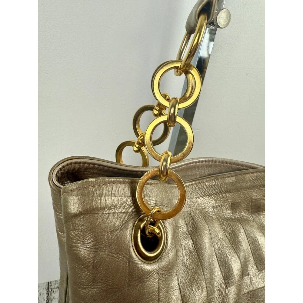 Vintage High Fashion Canada Gold Leather Shoulder Bag w/ Gold Chain Strap – Chic